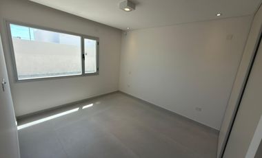 Casa en venta de dos dormitorios en Puerto Madryn a estrenar Dormitorio principal con baño en suite