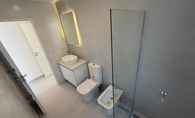 Casa en venta de dos dormitorios en Puerto Madryn a estrenar Dormitorio principal con baño en suite