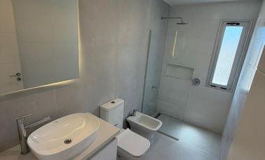 Casa en venta de dos dormitorios en Puerto Madryn a estrenar Dormitorio principal con baño en suite
