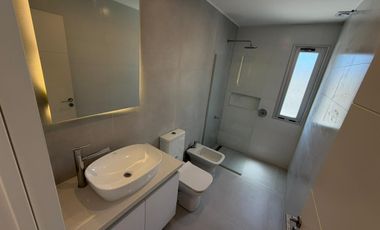 Casa en venta de dos dormitorios en Puerto Madryn a estrenar Dormitorio principal con baño en suite