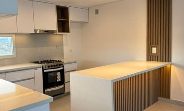 Casa en venta de dos dormitorios en Puerto Madryn a estrenar Dormitorio principal con baño en suite