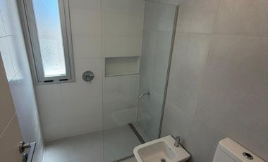 Casa en venta de dos dormitorios en Puerto Madryn a estrenar Dormitorio principal con baño en suite