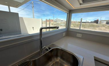 Casa en venta de dos dormitorios en Puerto Madryn a estrenar Dormitorio principal con baño en suite