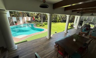 Residencia en venta con alberca en ESQUINA dentro de coto en PUERTA DE HIERRO zona Andares-Landmark