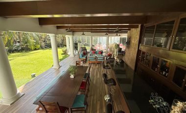 Residencia en venta con alberca en ESQUINA dentro de coto en PUERTA DE HIERRO zona Andares-Landmark