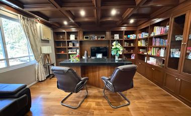 Residencia en venta con alberca en ESQUINA dentro de coto en PUERTA DE HIERRO zona Andares-Landmark