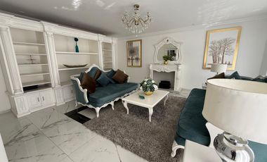 Residencia en venta con alberca en ESQUINA dentro de coto en PUERTA DE HIERRO zona Andares-Landmark