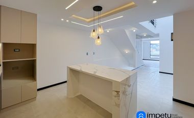 En venta triplex en san Cayetano bajo cerca al centro de la ciudad de Loja