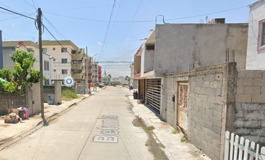 Casa en Venta en C. Betunia 208, Jardines de Champayán, 89358 Tampico, Tamps.