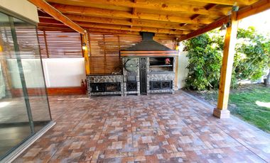 Amplia casa en Laguna Del Sol, Padre Hurtado