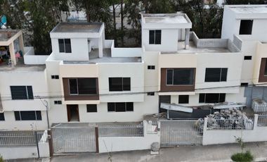 CASAS INDEPENDIENTES EN AMBATO-HUACHI LA JOYA