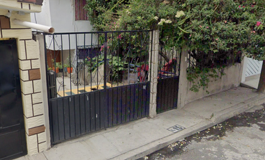 CASA EN VENTA EN LOMAS DE ATIZAPAN DE REMATE