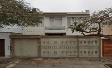 Casa como Terreno en Venta – Urb. El Palomar, San Isidro