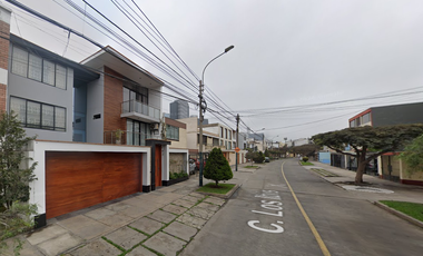 Casa como Terreno en Venta – Urb. El Palomar, San Isidro