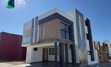 Casa en venta atrás de Plaza San Diego