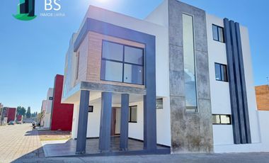 Casa en venta atrás de Plaza San Diego