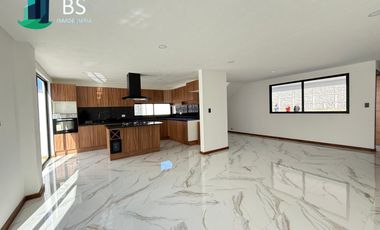 Casa en venta atrás de Plaza San Diego