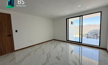 Casa en venta atrás de Plaza San Diego