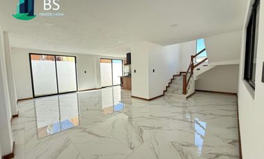 Casa en venta atrás de Plaza San Diego