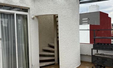 Casa en desniveles con 3 frentes y vistas a áreas verdes por la pista de canotaje