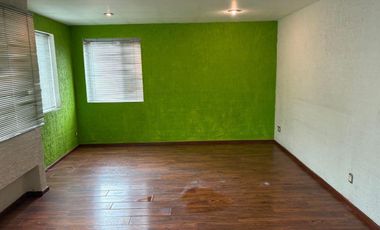 Casa en desniveles con 3 frentes y vistas a áreas verdes por la pista de canotaje