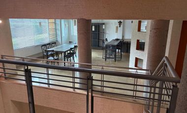 Casa en desniveles con 3 frentes y vistas a áreas verdes por la pista de canotaje