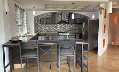 Casa en desniveles con 3 frentes y vistas a áreas verdes por la pista de canotaje