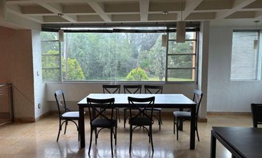 Casa en desniveles con 3 frentes y vistas a áreas verdes por la pista de canotaje