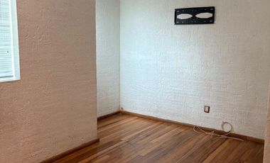 Casa en desniveles con 3 frentes y vistas a áreas verdes por la pista de canotaje