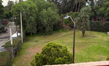 Casa en desniveles con 3 frentes y vistas a áreas verdes por la pista de canotaje