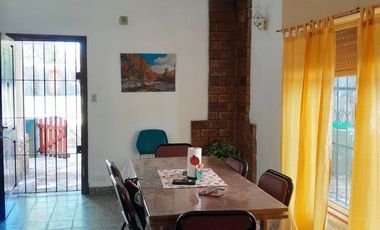 VENTA CASA INDEPENDIENTE SOBRE PORCION DE LOTE ESQUINA