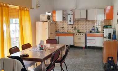 VENTA CASA INDEPENDIENTE SOBRE PORCION DE LOTE ESQUINA