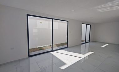 Casa en venta en San Pedro Cholula con roof garden en zona Zerezotla