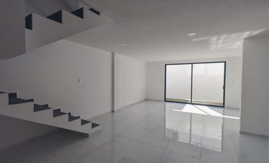 Casa en venta en San Pedro Cholula con roof garden en zona Zerezotla
