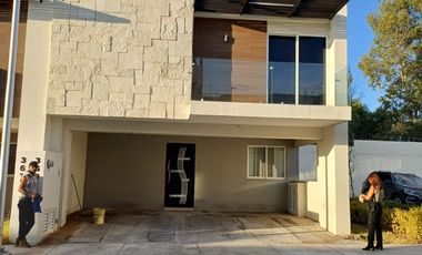 SE RENTA CASA EN RESIDENCIAL VIVANTA