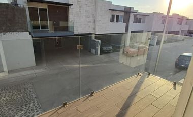 SE RENTA CASA EN RESIDENCIAL VIVANTA