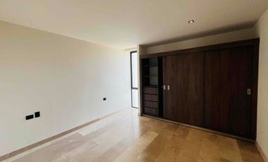 Se renta amplio departamento de tres habitaciones en Enso.