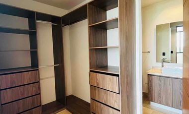 Se renta amplio departamento de tres habitaciones en Enso.