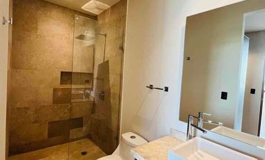 Se renta amplio departamento de tres habitaciones en Enso.