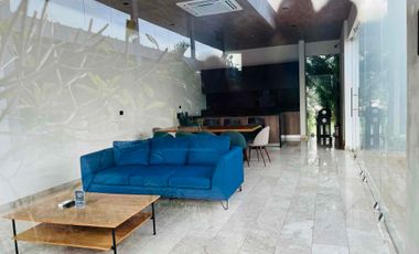 Se renta amplio departamento de tres habitaciones en Enso.