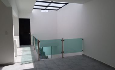 VENDO CASA SOLA COL. BOSQUES DE CUERNAVACA, CUERNAVACA