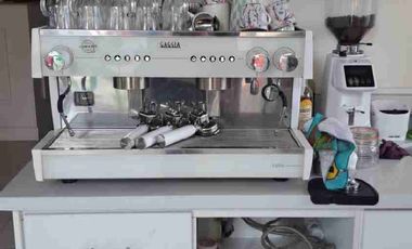 en venta cafetería equipada