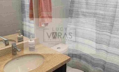 Se arrienda año corrido amplio departamento a pasos de la Av del Mar.