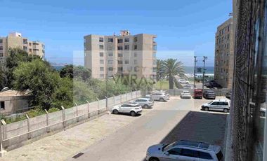 Se arrienda año corrido amplio departamento a pasos de la Av del Mar.