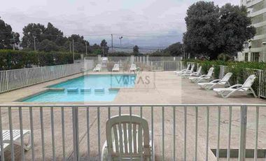 Se arrienda año corrido amplio departamento a pasos de la Av del Mar.