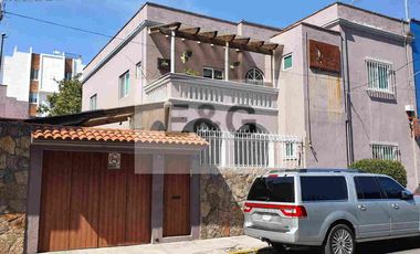 Oportunidad de Gran Casa en excelentes condiciones en la Col. el Carmen, muy cerca del Centro Histórico de Puebla