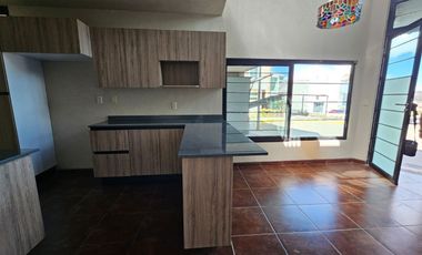 CASA EN RENTA VISTAS ALTOZANO