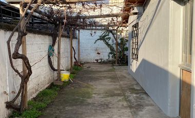 Se vende casa en Villa Los Jardines, Ñuñoa,  3 dormitorios 1 baño Valor $ 155.000.000
