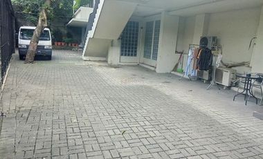 Siap operasional! Disewakan Ruang Usaha Strategis Area Radio Kebayoran Baru, Jakarta Selatan.