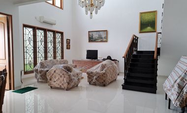 Pakuwon indah Vila Regency Samping Supermall  PAKUWON , Full furnis baru gress